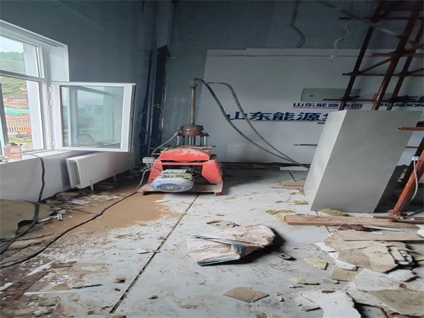 江岸地基基础下沉墙体裂缝加固注浆顶升施工