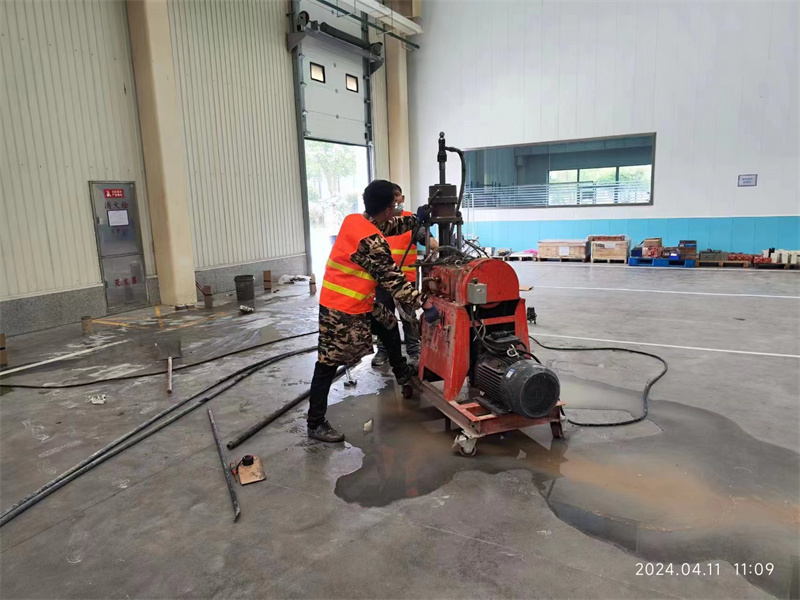 江岸厂房地面下沉塌陷注浆加固施工